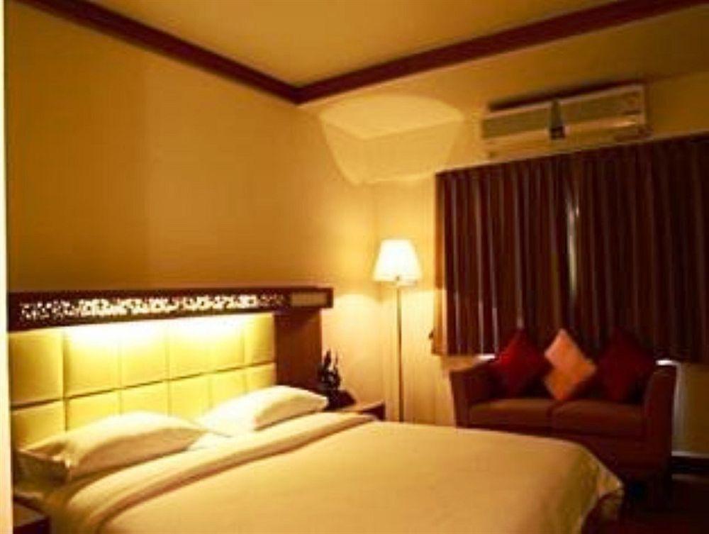 Bangkok Sahara Hotel Exterior foto